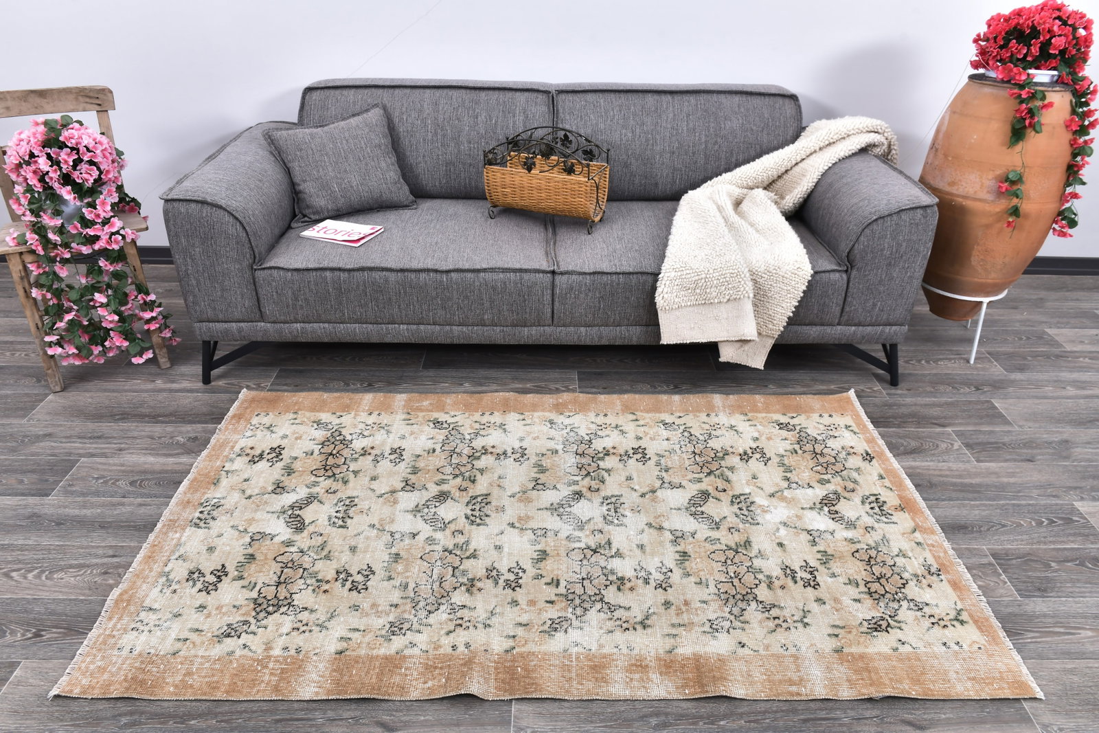 3'7'' x 6'3'' Handmade Vintage Wool Rug - 243983: Title: 3'7'' x 6'3'' Handmade Vintage Wool Rug - 243983 Description:3'7'' x 6'3'' Handmade Vintage Wool Rug - 243983 Origin:Turkiye Date/Period:1960-90 Materials:Wool,Cotton Dimension:3'7''x6'3'' ft, 