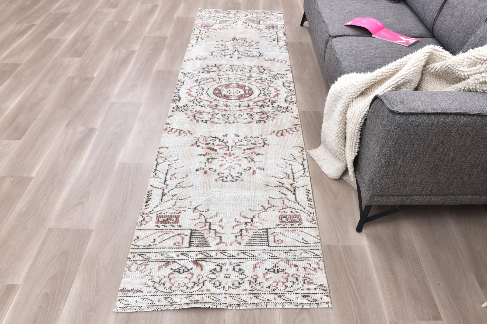 2'7'' x 9'7'' Turkish Vintage Runner Rug - 242376 - 3