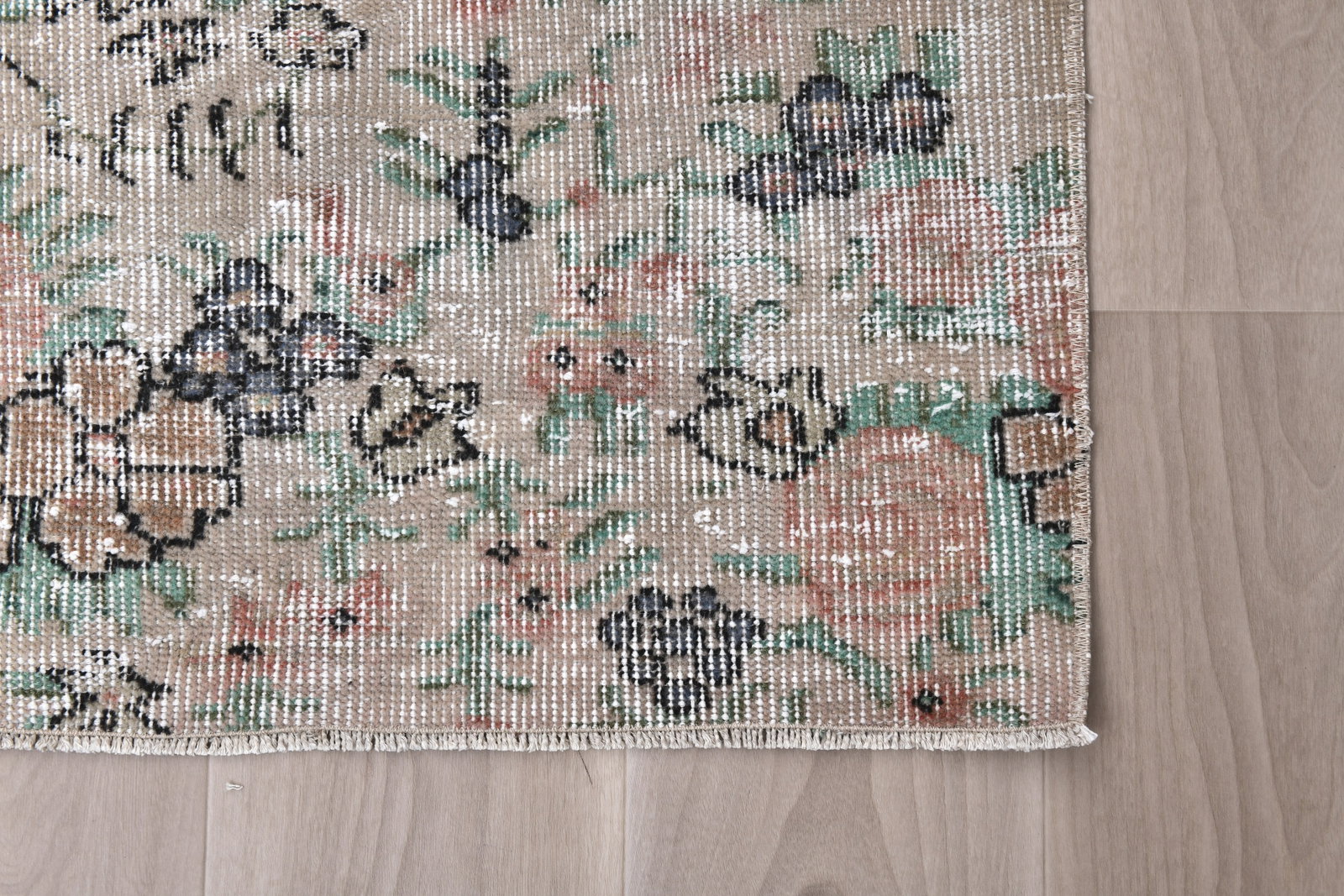 5'8'' x 9'4'' Handmade Vintage Wool Rug - 242350 - 10