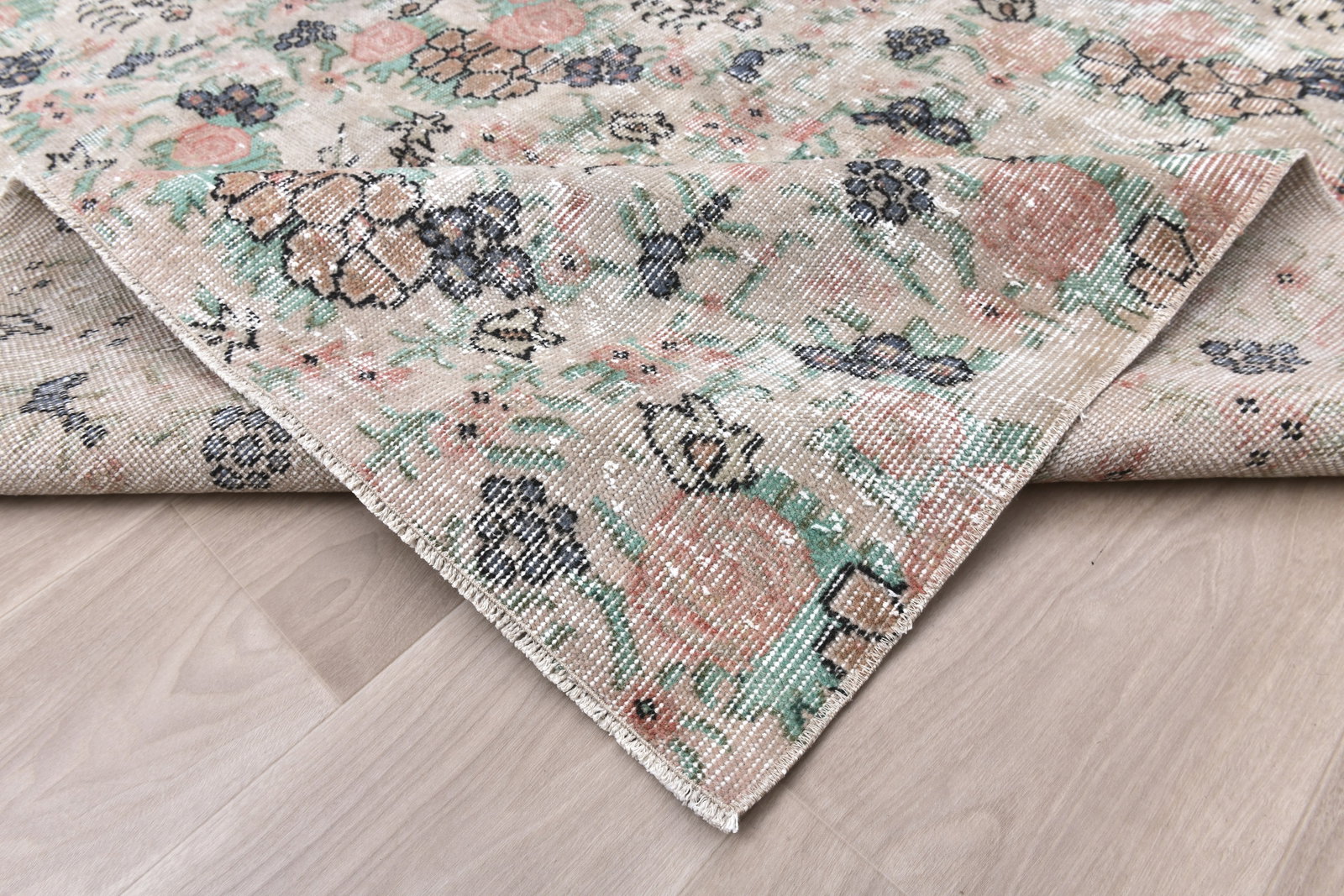 5'8'' x 9'4'' Handmade Vintage Wool Rug - 242350 - 12