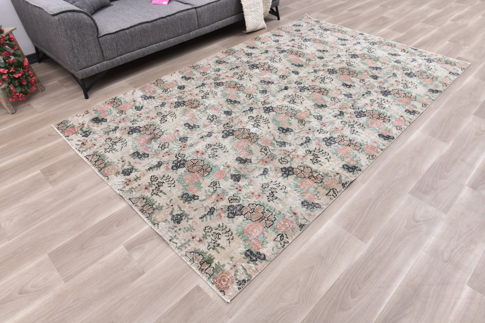 5'8'' x 9'4'' Handmade Vintage Wool Rug - 242350 - 2