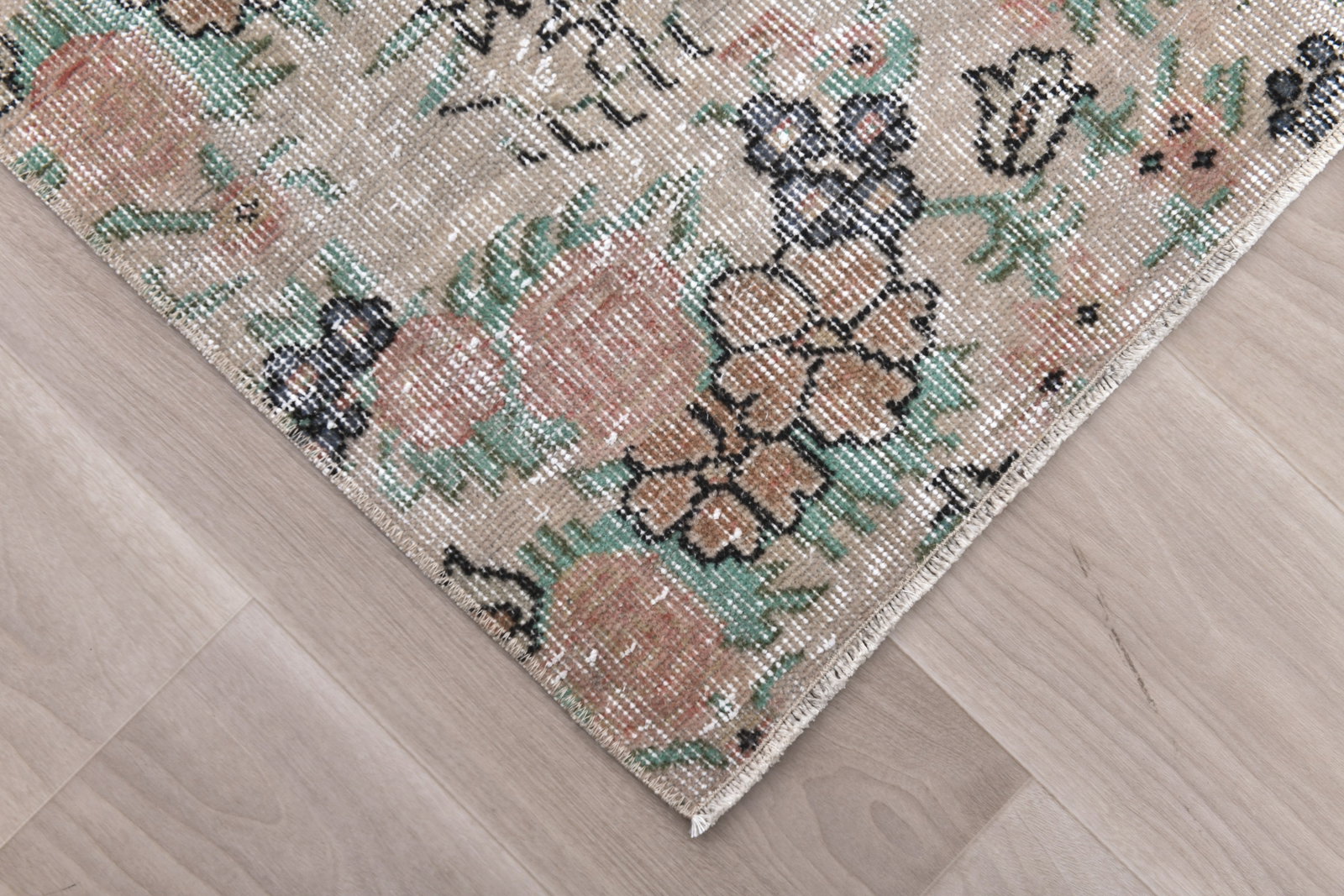 5'8'' x 9'4'' Handmade Vintage Wool Rug - 242350 - 7