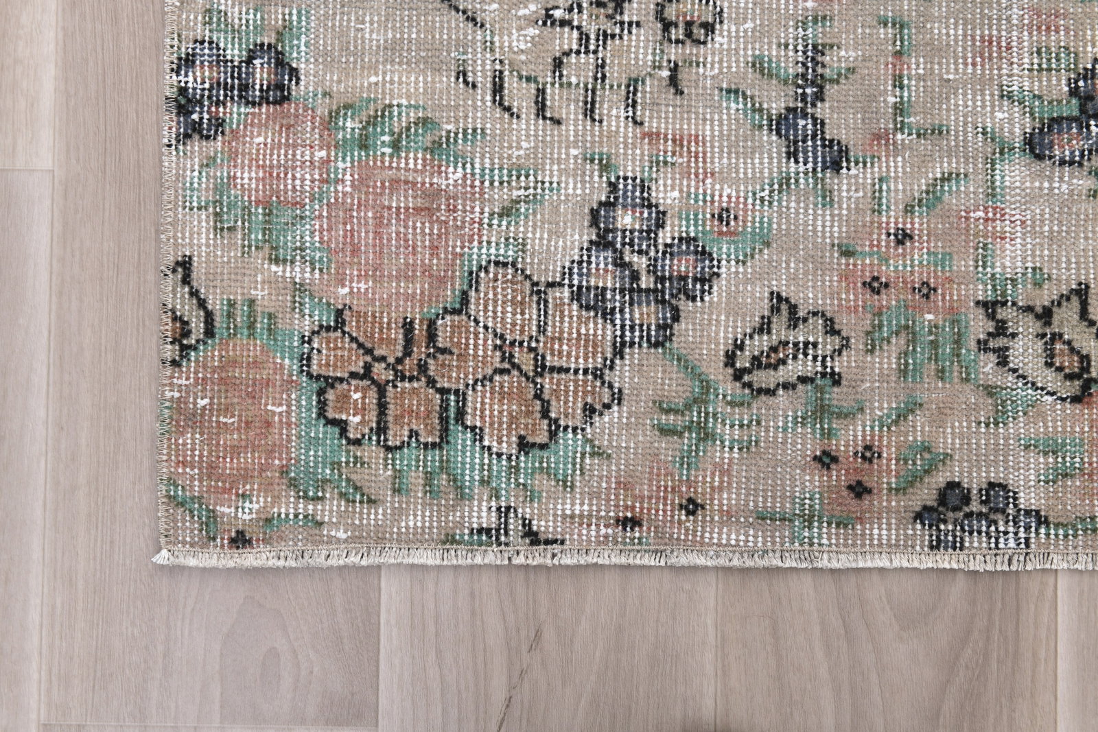 5'8'' x 9'4'' Handmade Vintage Wool Rug - 242350 - 8