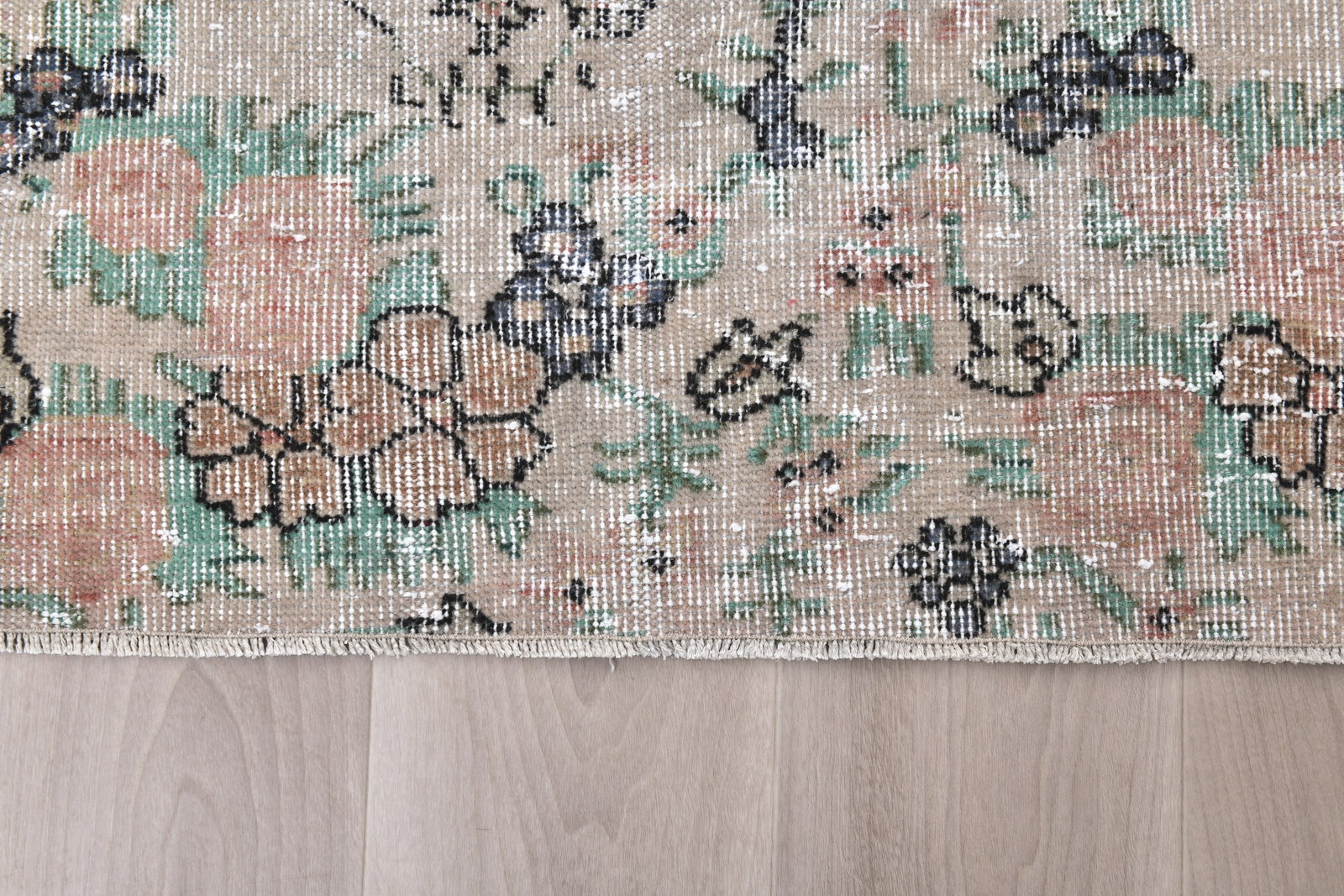 5'8'' x 9'4'' Handmade Vintage Wool Rug - 242350 - 9