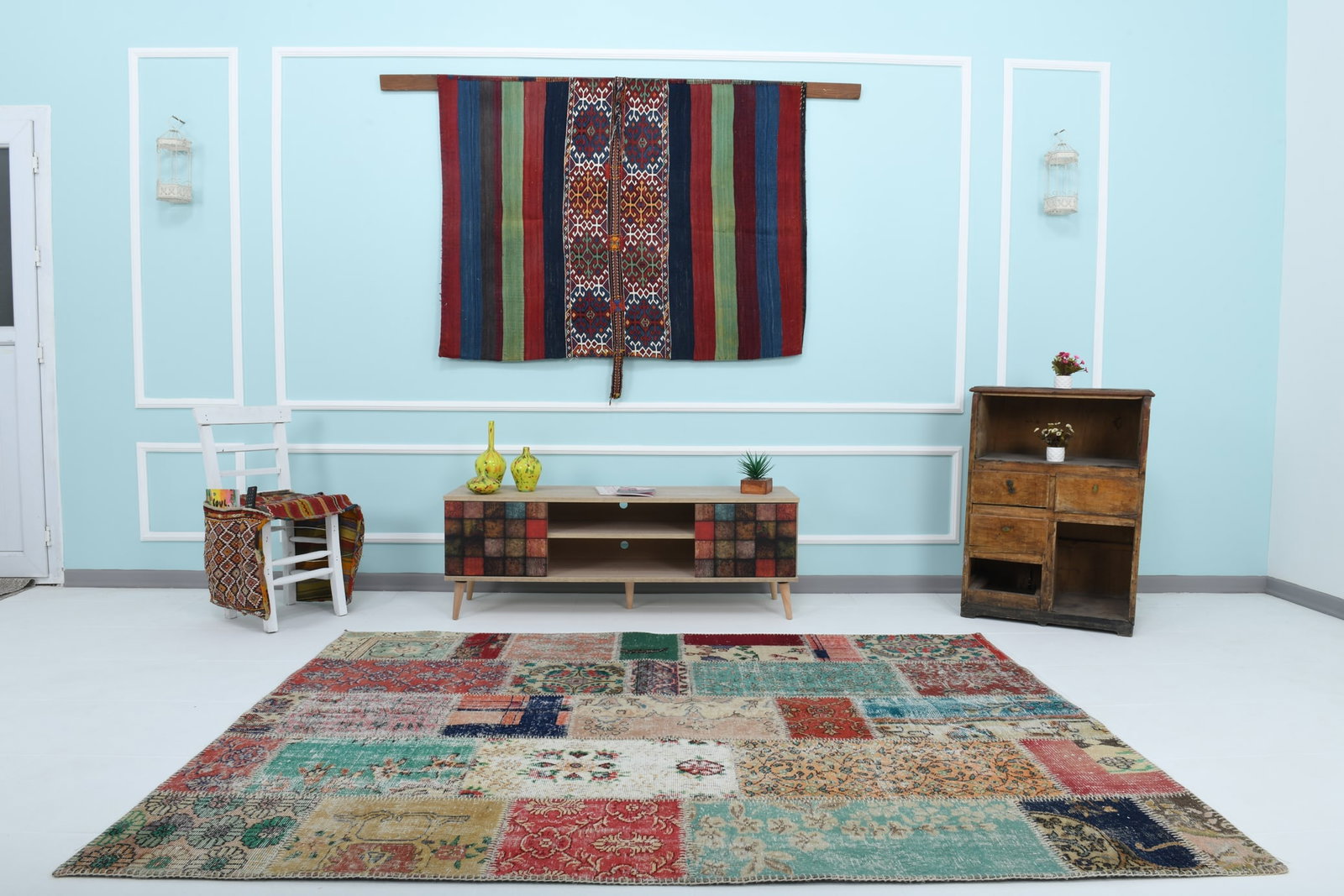 5'8'' x 7'10'' Handmade Vintage Wool Patchwork Rug - 592: Title: 5'8'' x 7'10'' Handmade Vintage Wool Patchwork Rug - 592 Description:5'8'' x 7'10'' Handmade Vintage Wool Patchwork Rug - 592 Origin:Turkiye Date/Period:1960-90 Materials:Wool,Cotton Dimension: