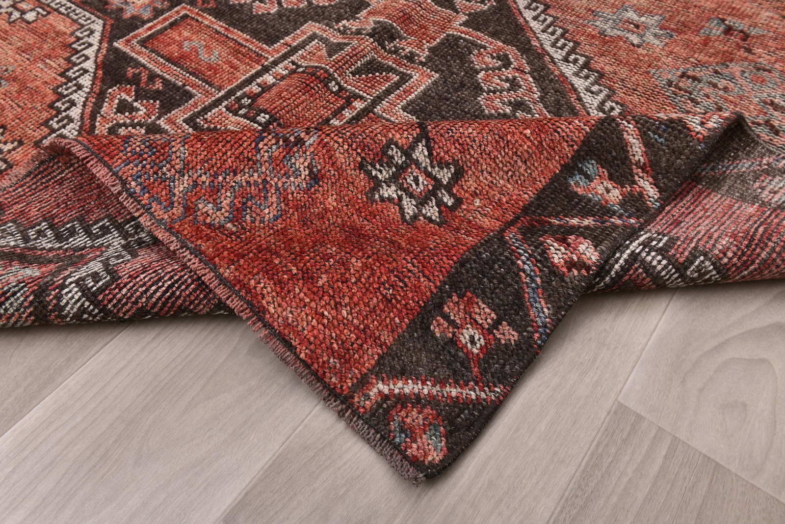 4'10'' x 7'8'' Handmade Vintage Wool Rug - 242351 - 12