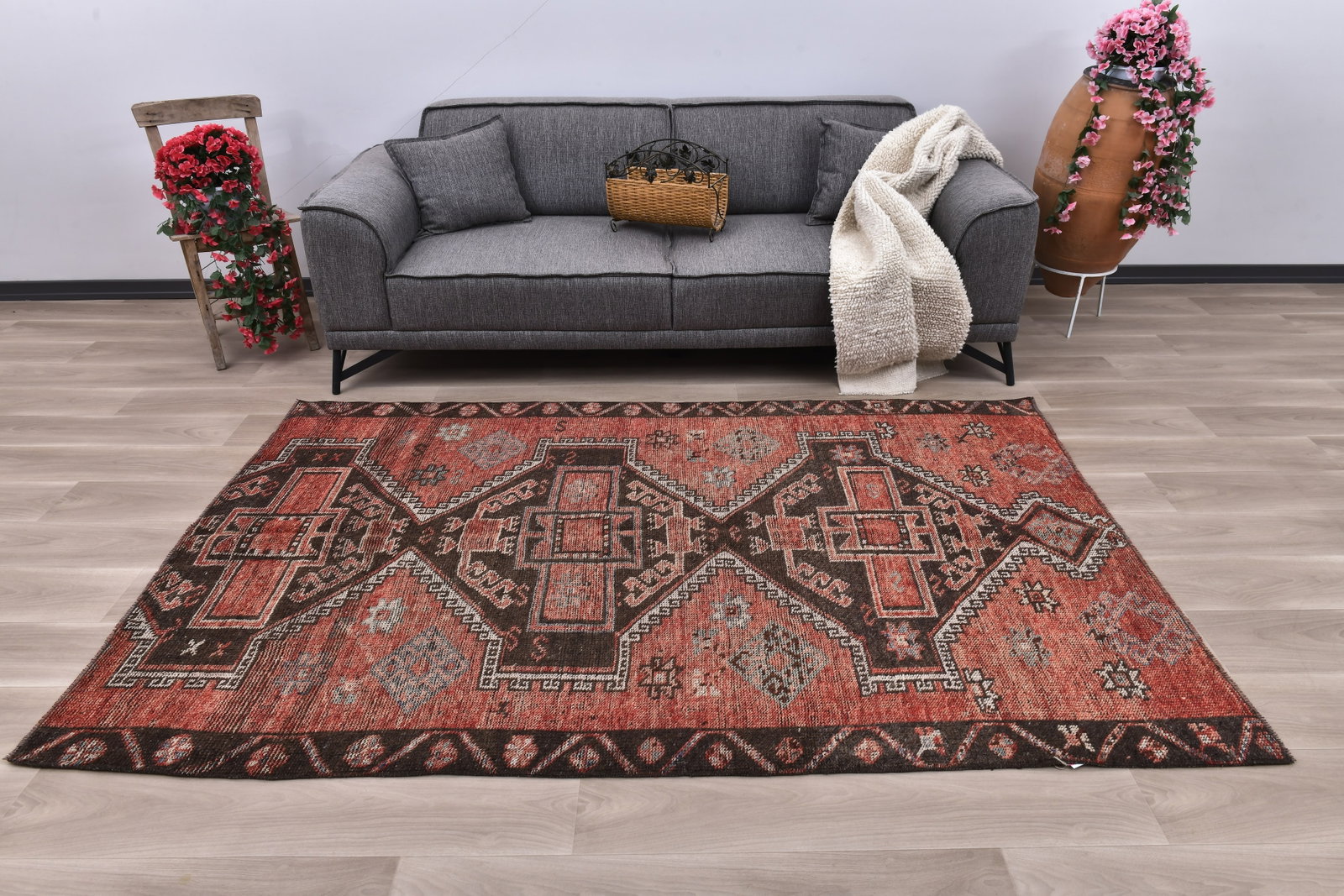 4'10'' x 7'8'' Handmade Vintage Wool Rug - 242351: Title: 4'10'' x 7'8'' Handmade Vintage Wool Rug - 242351 Description:4'10'' x 7'8'' Handmade Vintage Wool Rug - 242351 Origin:Turkiye Date/Period:1960-90 Materials:Wool,Cotton Dimension:4'10''x7'8'' f