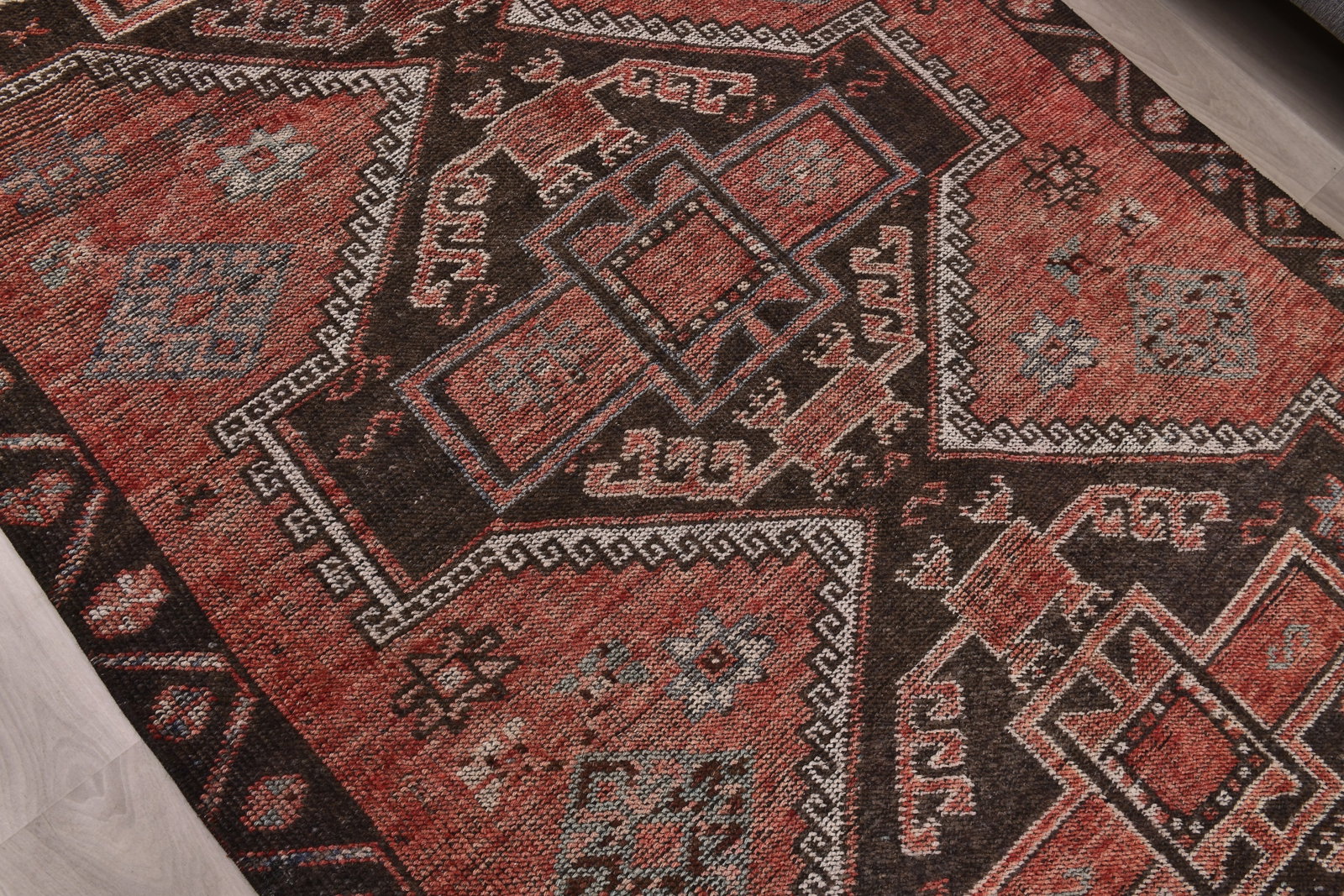 4'10'' x 7'8'' Handmade Vintage Wool Rug - 242351 - 4