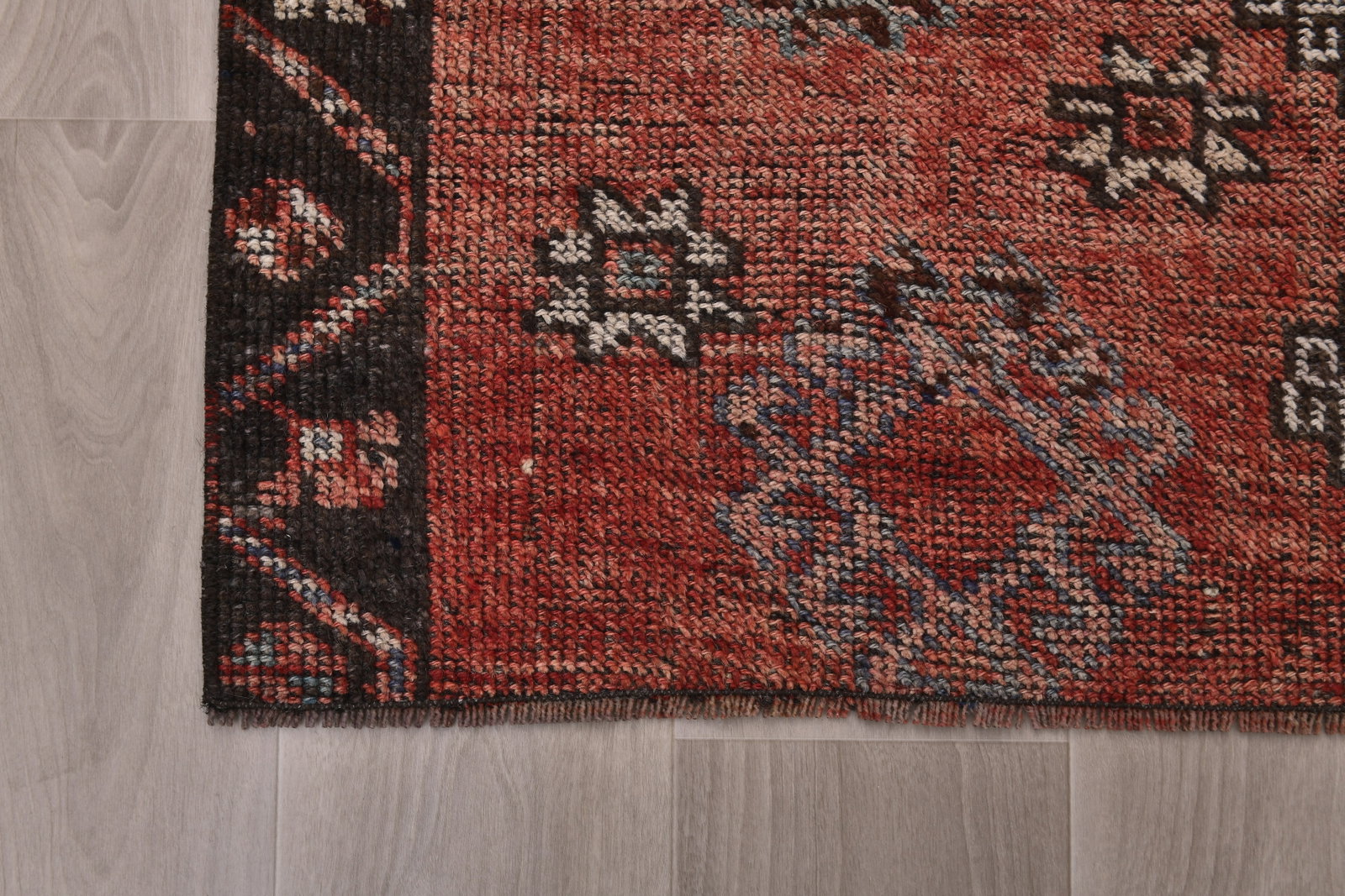 4'10'' x 7'8'' Handmade Vintage Wool Rug - 242351 - 8