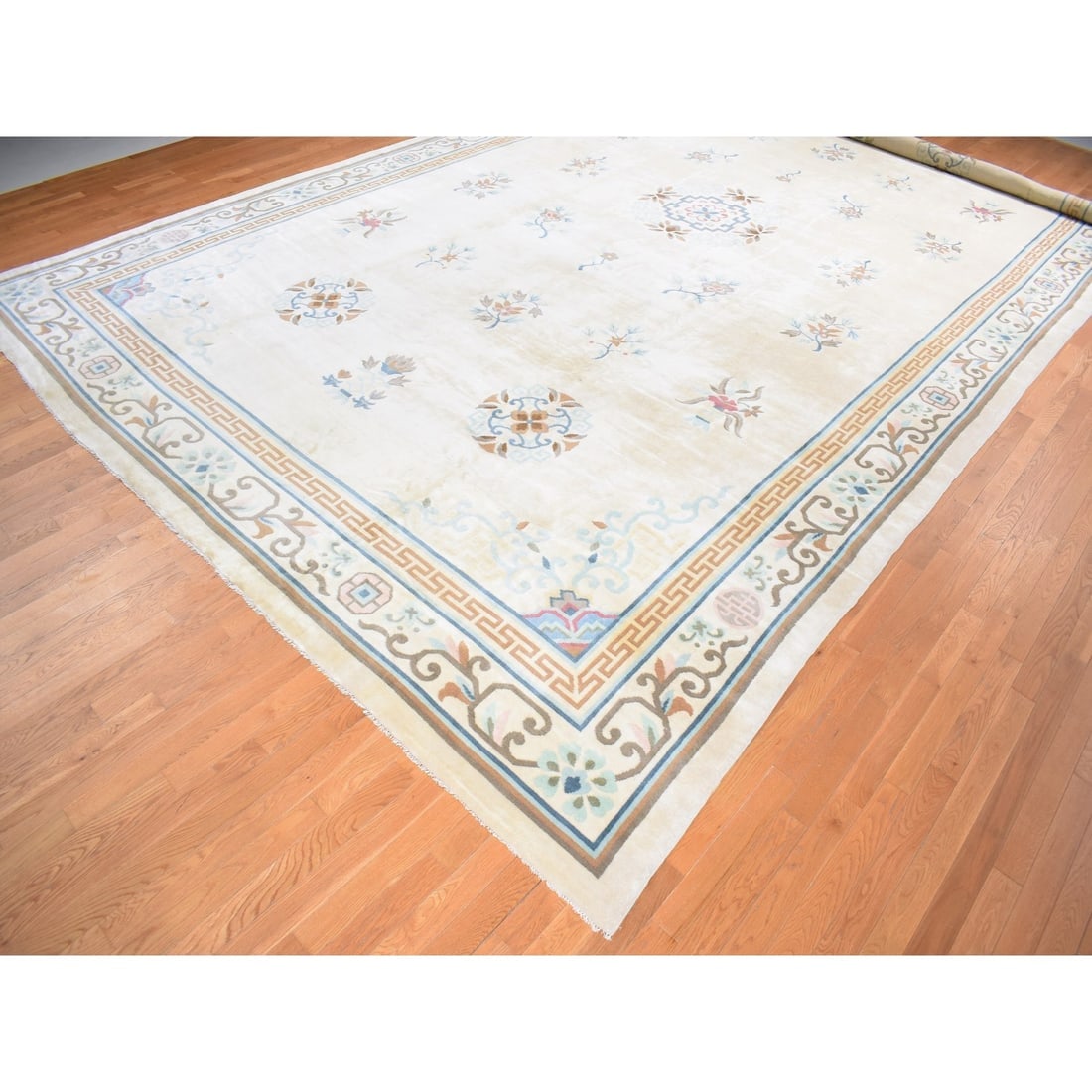 Ivory Vintage Chinese Ming Dynasty, Hand Knotted XL Pure Wool Rug - 3