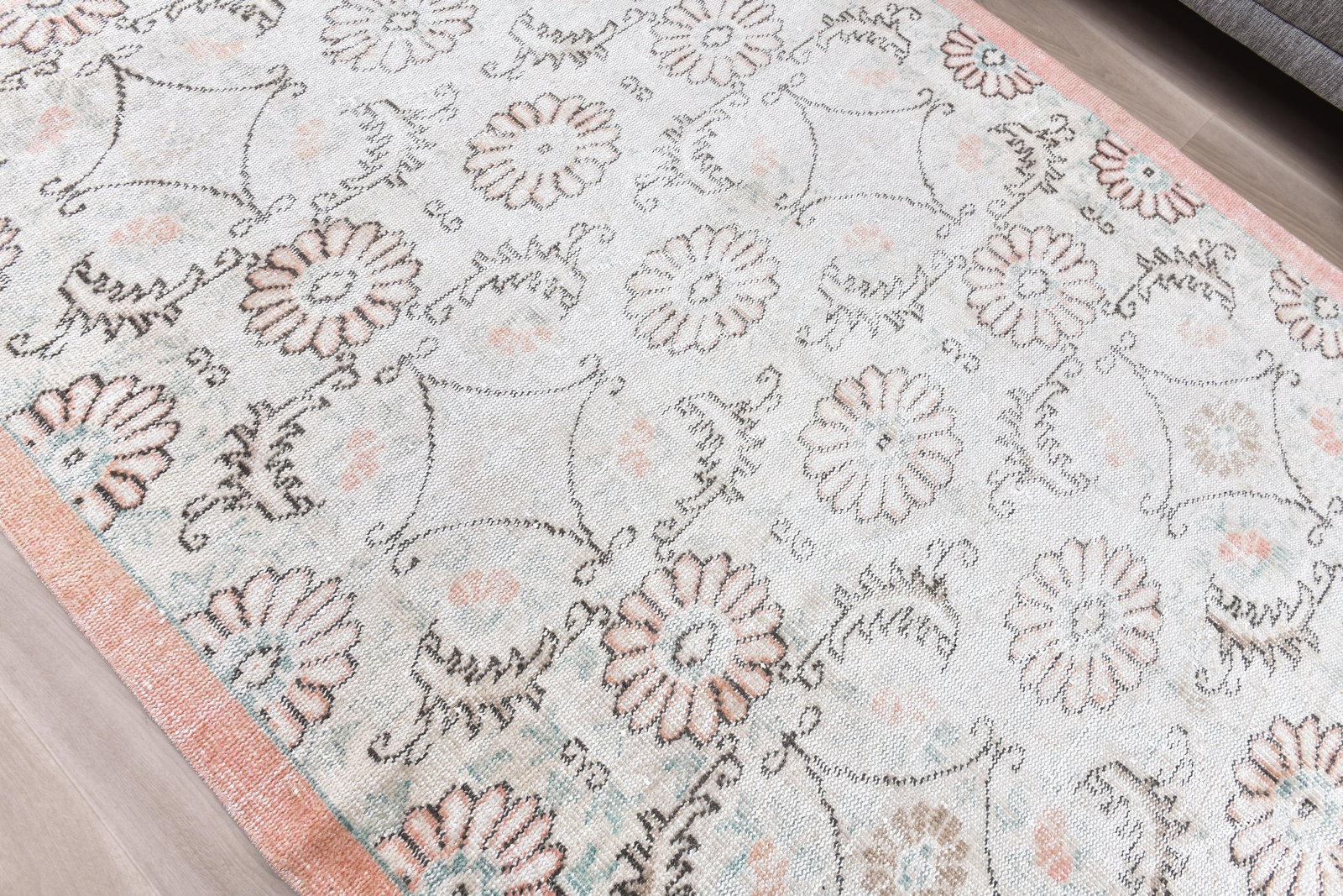 5'8'' x 8'8'' Turkish Vintage Runner Rug - 242311 - 4