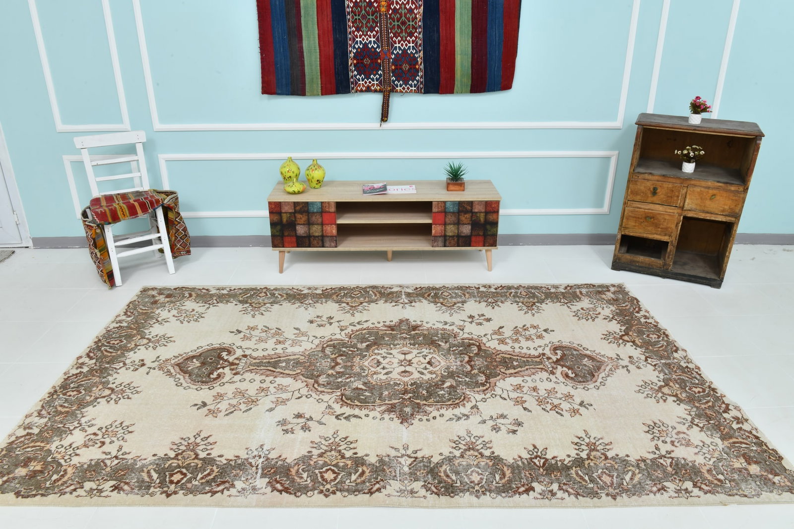 5'8'' x 9'7'' Handmade Vintage Wool Rug - 21499 - 2