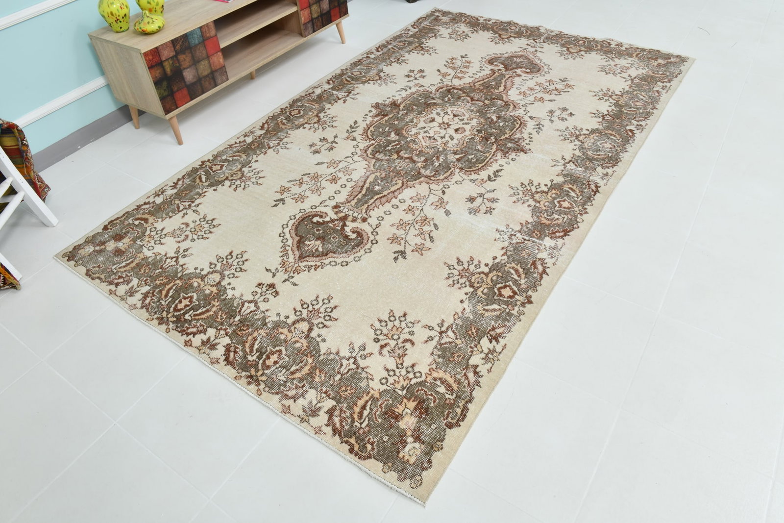 5'8'' x 9'7'' Handmade Vintage Wool Rug - 21499 - 4