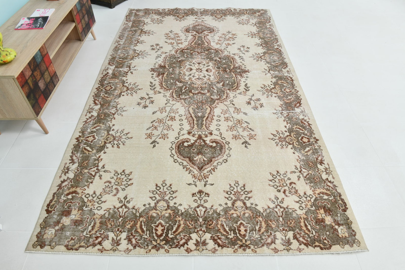 5'8'' x 9'7'' Handmade Vintage Wool Rug - 21499 - 5