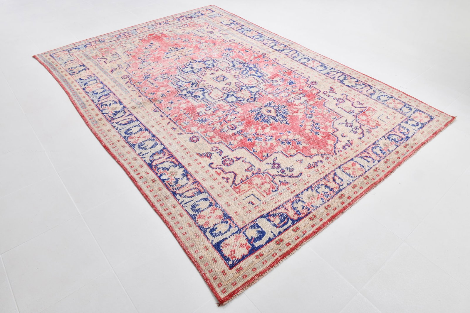 7'4'' x 10'4'' Handmade Vintage Wool Rug - 20768 - 18