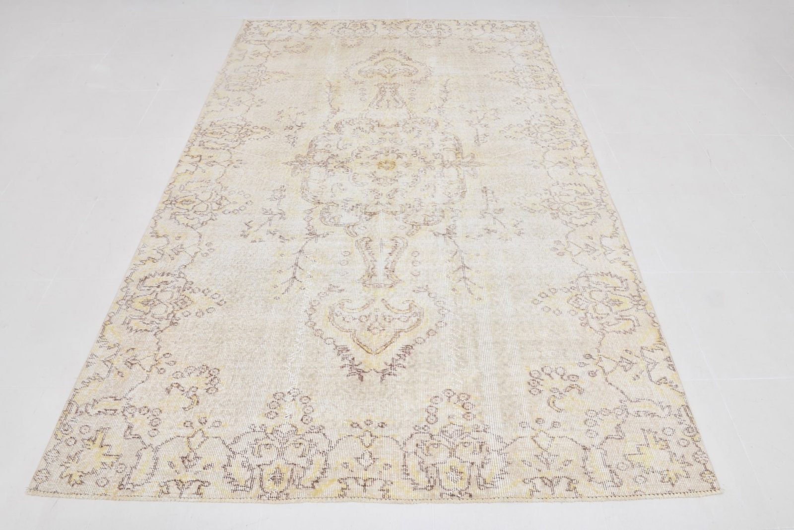 5'6'' x 8'8'' Turkish Vintage Runner Rug - 21472 - 17