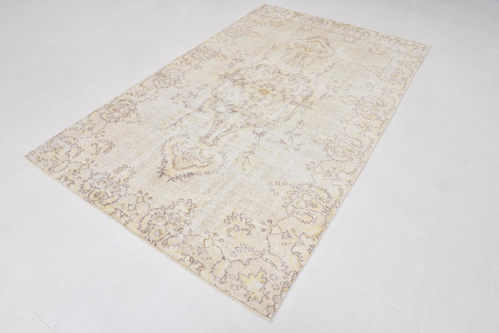 5'6'' x 8'8'' Turkish Vintage Runner Rug - 21472 - 19