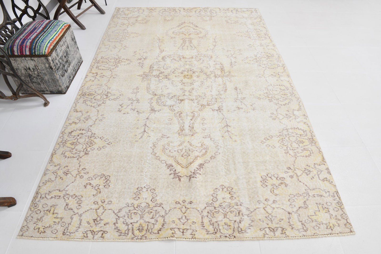 5'6'' x 8'8'' Turkish Vintage Runner Rug - 21472 - 5