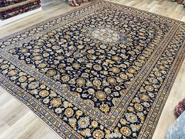 Signed Vintage Persian Kashan Rug-5211: Title:Signed Vintage Persian Kashan Rug-5211 Description:Gorgeous Vintage Persian Kashan , singed Kashan Rabani, central Kashan, size 9 ft. 10 inches by 13 ft. 3 inches, circa 1960, excellent conditio