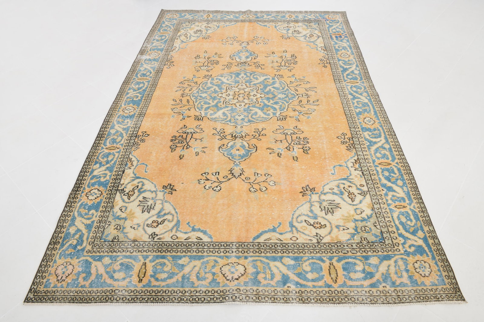6'1'' x 9'5'' Handmade Vintage Wool Rug - 6881 - 16