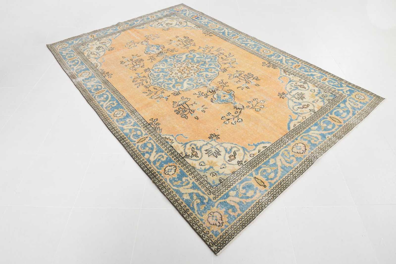 6'1'' x 9'5'' Handmade Vintage Wool Rug - 6881 - 17