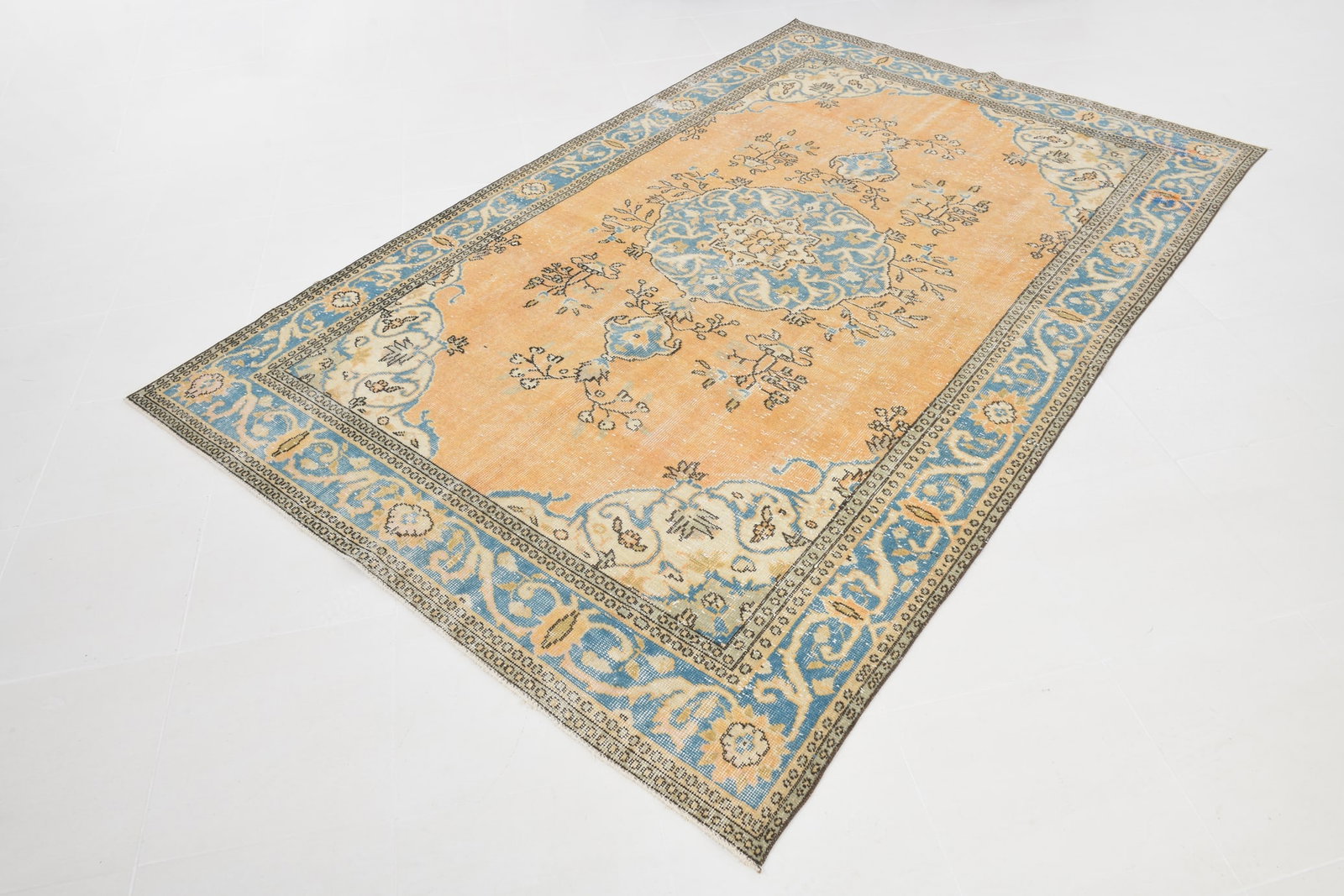 6'1'' x 9'5'' Handmade Vintage Wool Rug - 6881 - 18