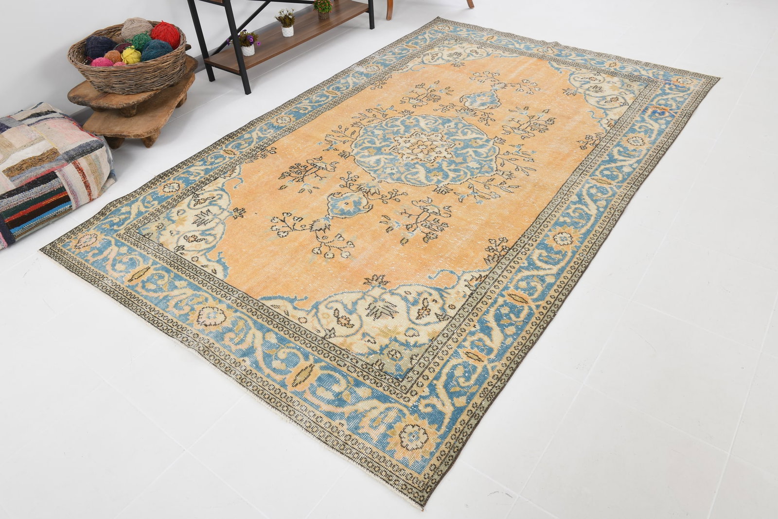 6'1'' x 9'5'' Handmade Vintage Wool Rug - 6881 - 4
