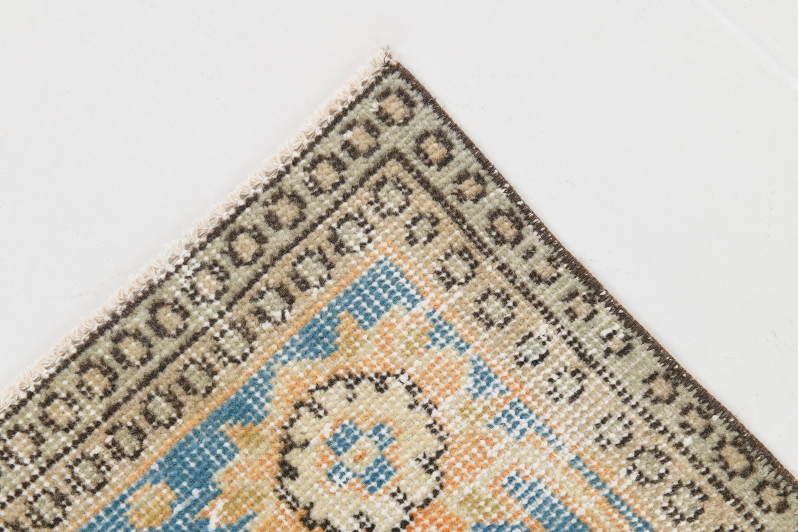 6'1'' x 9'5'' Handmade Vintage Wool Rug - 6881 - 9