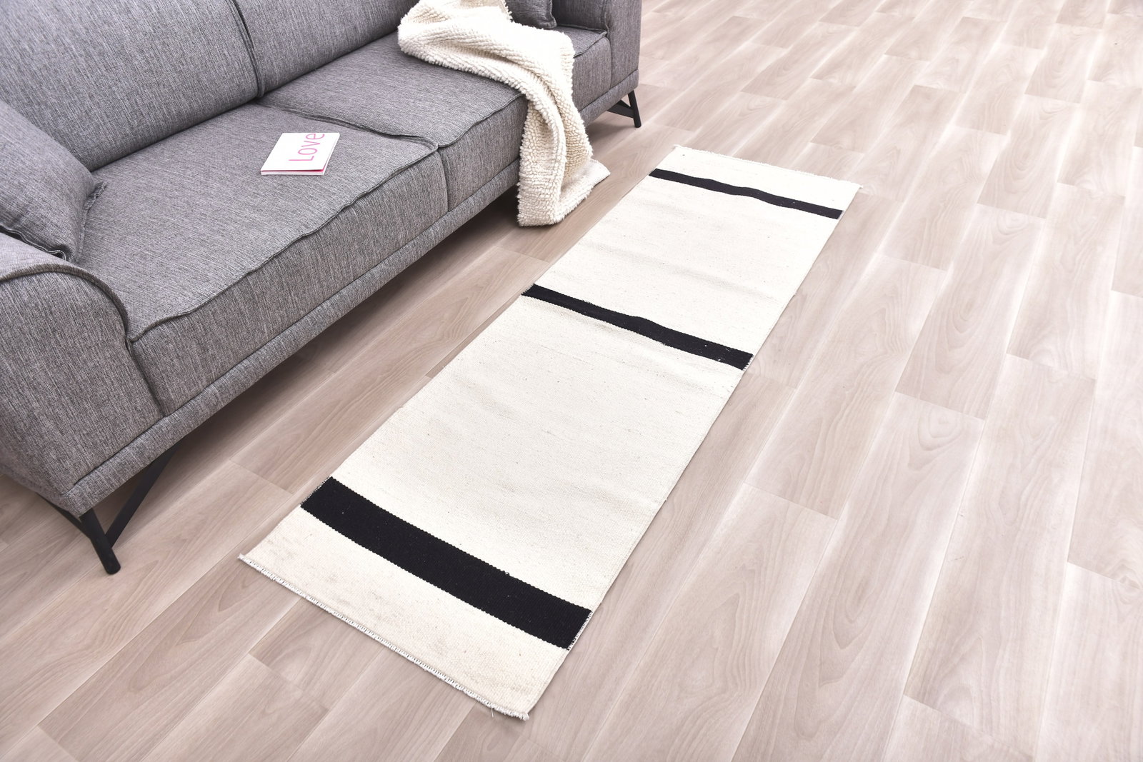 2'1'' x 6'7'' Handmade Vintage Wool Rug - 240089 - 2