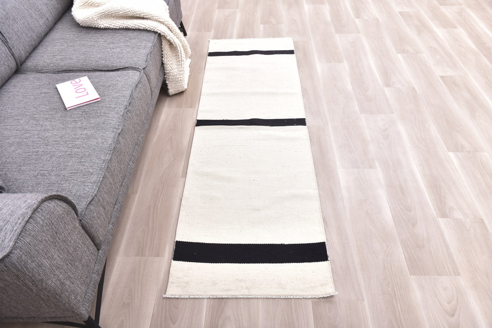 2'1'' x 6'7'' Handmade Vintage Wool Rug - 240089 - 3