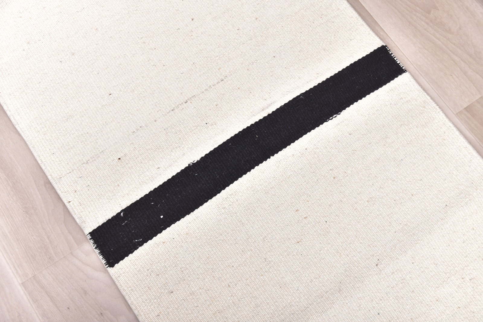 2'1'' x 6'7'' Handmade Vintage Wool Rug - 240089 - 4