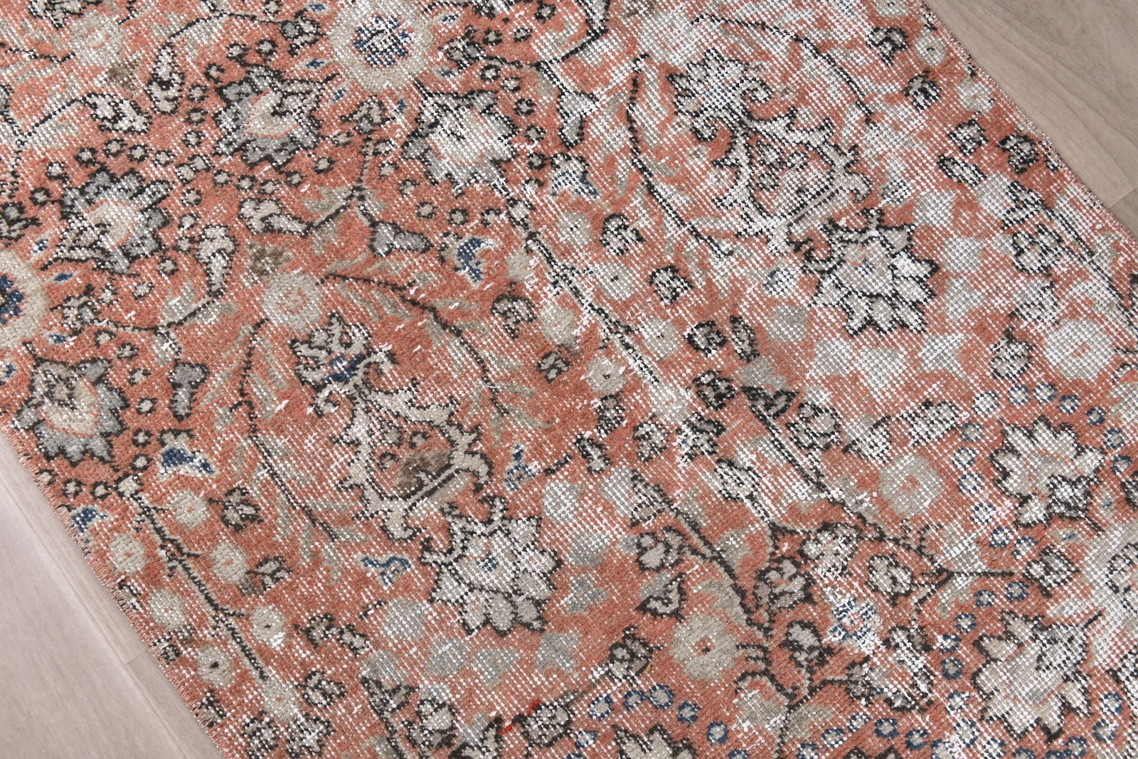 2'7'' x 9'3'' Handmade Vintage Wool Rug - 242348 - 4
