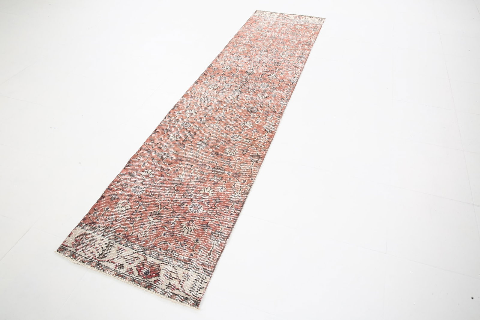 2'3'' x 9'5'' Turkish Vintage Runner Rug - 5596 - 4