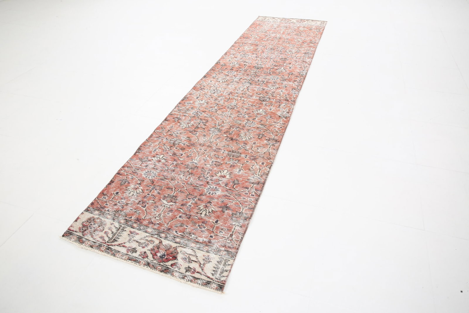 2'3'' x 9'5'' Turkish Vintage Runner Rug - 5596 - 5