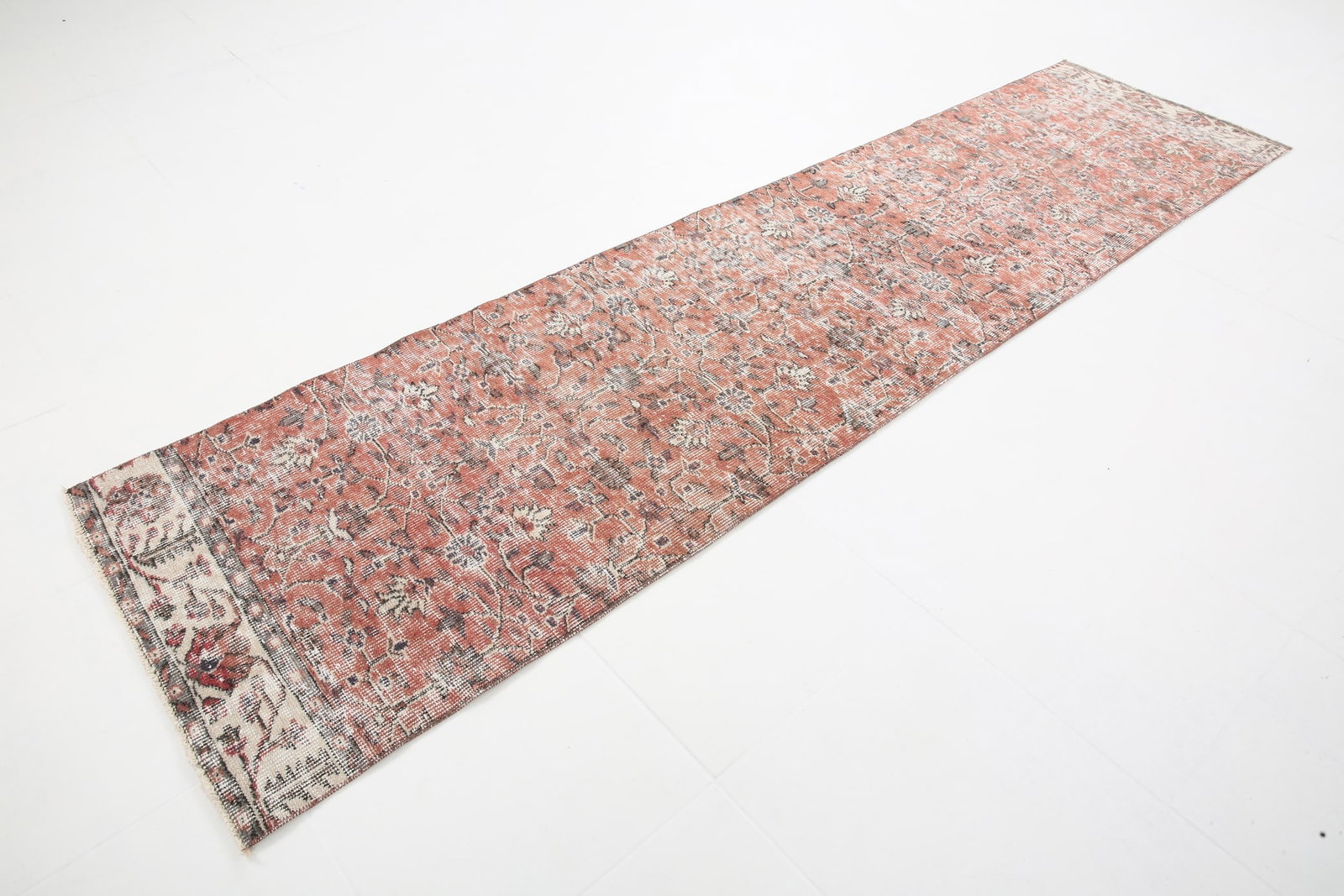 2'3'' x 9'5'' Turkish Vintage Runner Rug - 5596 - 7