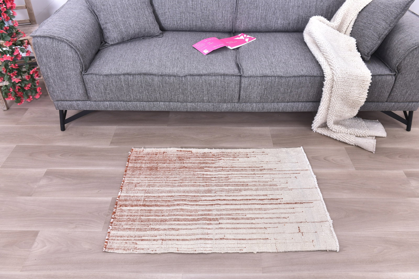 2'0'' x 3'3'' Handmade Vintage Wool Rug - 240622: Title: 2'0'' x 3'3'' Handmade Vintage Wool Rug - 240622 Description:2'0'' x 3'3'' Handmade Vintage Wool Rug - 240622 Origin:Turkiye Date/Period:1960-90 Materials:Wool,Cotton Dimension:2'0''x3'3'' ft, 