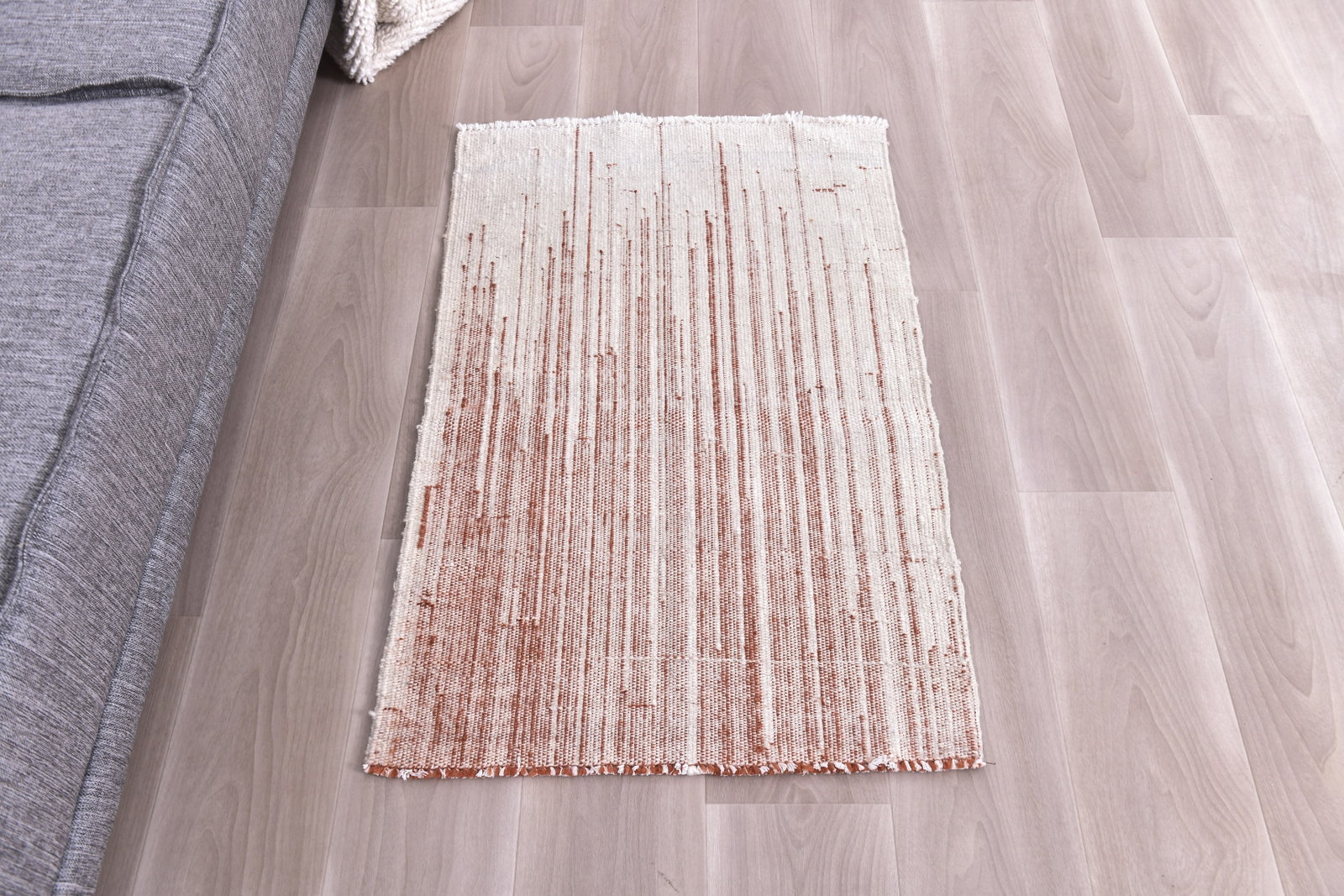2'0'' x 3'3'' Handmade Vintage Wool Rug - 240622 - 3