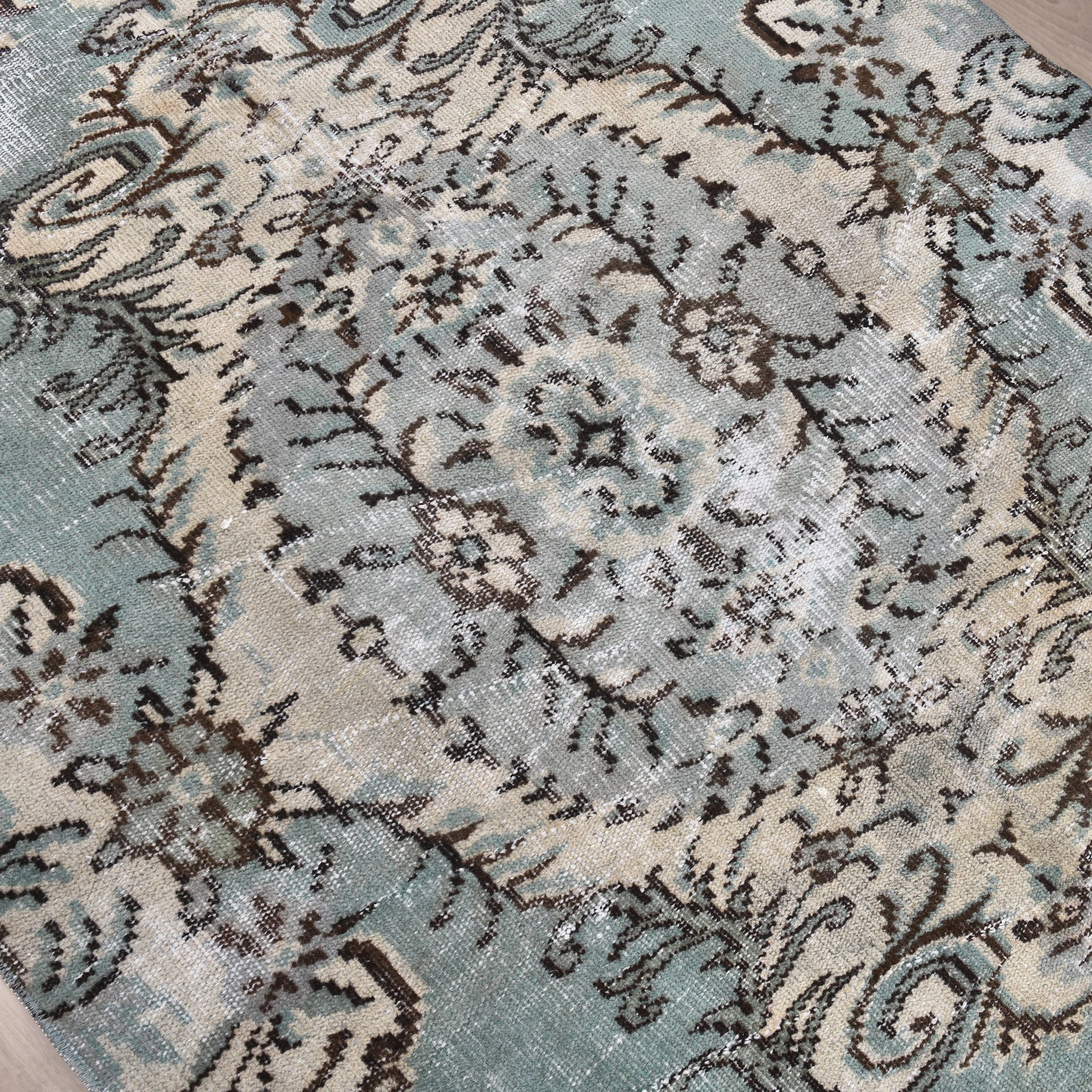 4'1'' x 7'1'' Handmade Vintage Wool Rug - 242352 - 5