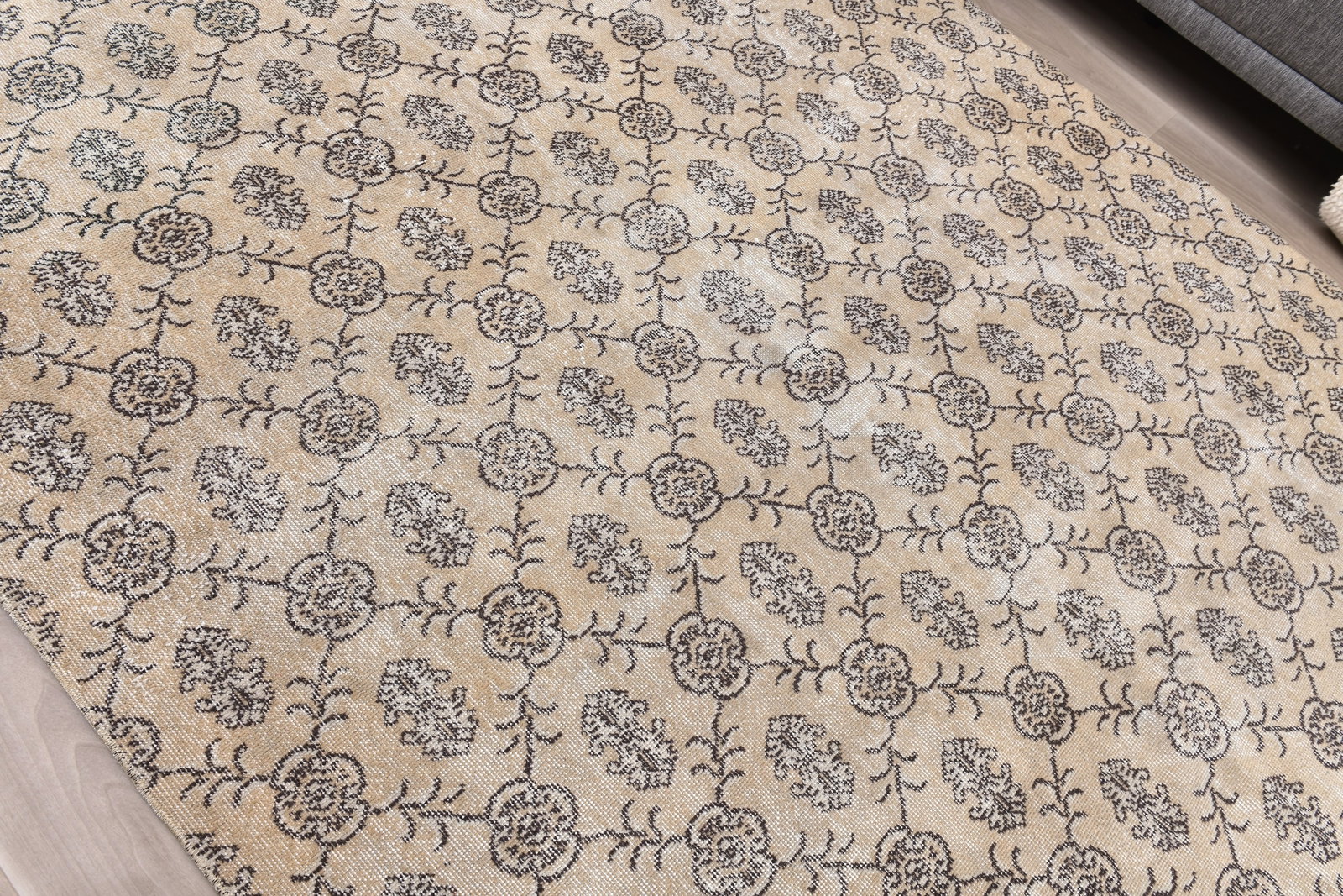 6'10'' x 10'3'' Handmade Vintage Wool Rug - 242355 - 4