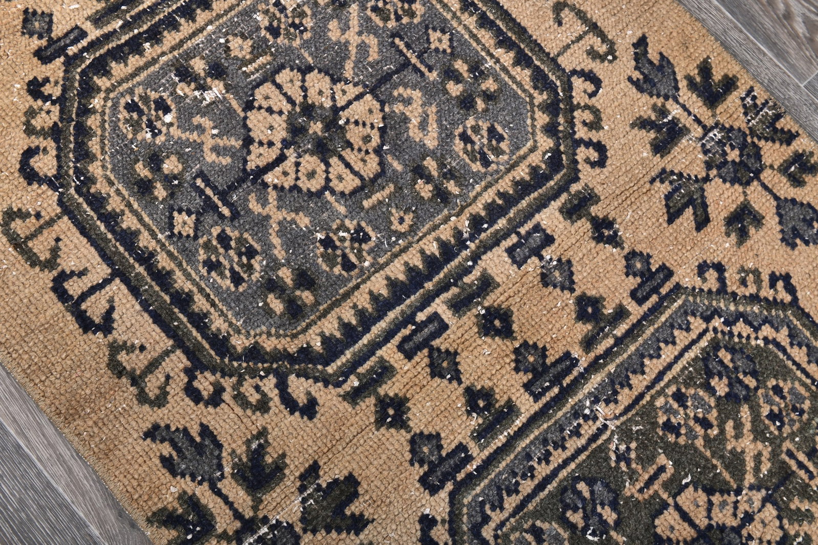 2'5'' x 7'8'' Handmade Vintage Wool Rug - 243938 - 4