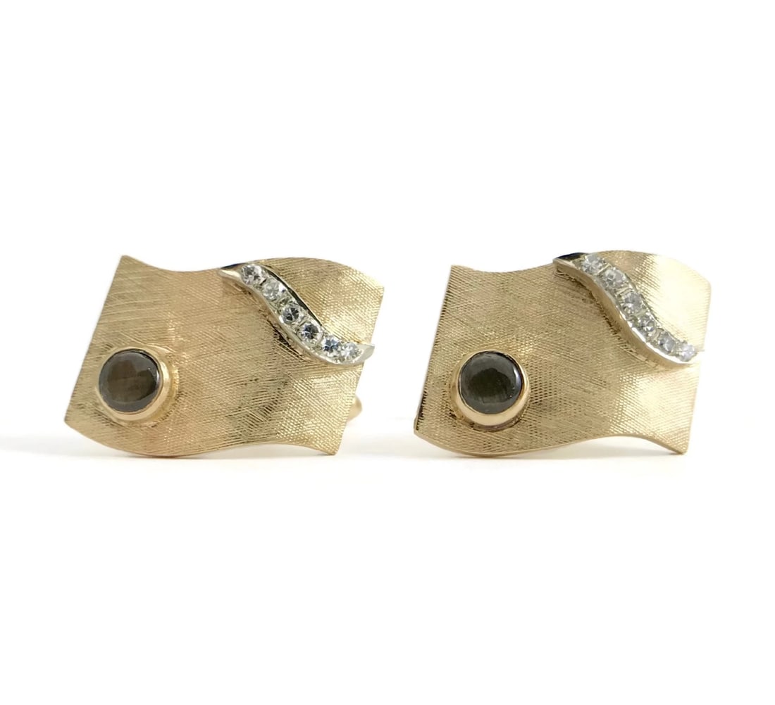 Vintage 1960's Tiger's Eye Diamond Wavy Cufflinks 14K Yellow Gold, 15.30 Grams: Vintage 1960's Tiger's Eye Diamond Wavy Cufflinks 14K Yellow Gold, 15.30 Grams These unique cufflinks add style to any attire. Please let us know if you have any questions. Circa: 1960's Gemstone: 2 r