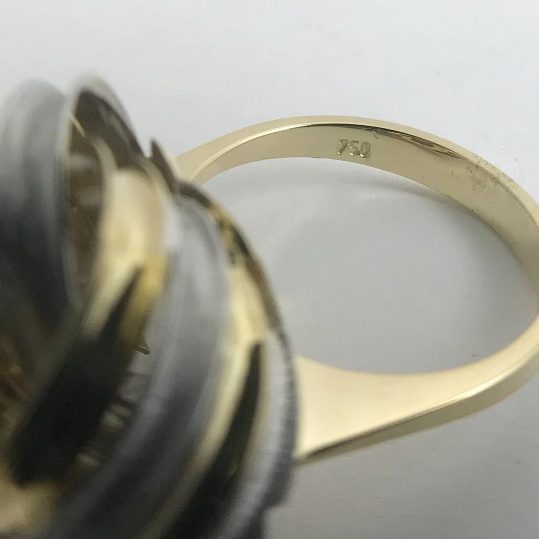 Vintage Sapphire Diamond Swirl Two-Tone Cocktail Ring 18K Yellow Gold, 8.97 Gram - 12
