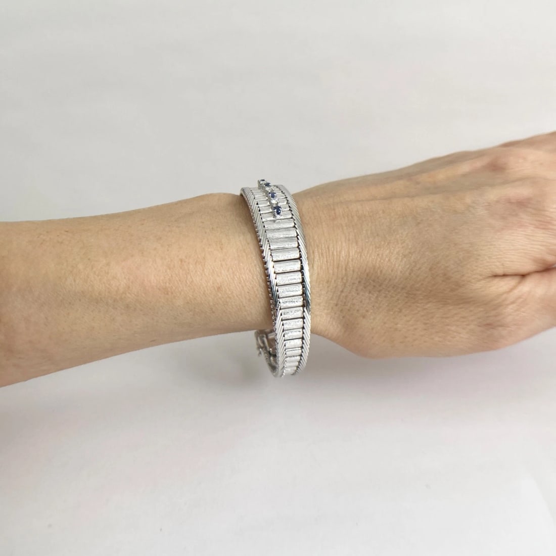 Vintage Blue Sapphire Diamond Wide Flex Bracelet 14K White Gold, 32.22 Grams - 5