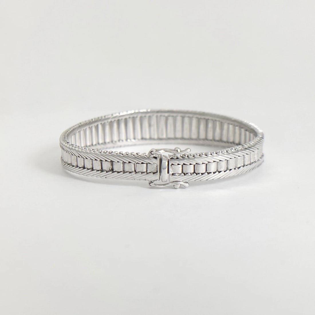Vintage Blue Sapphire Diamond Wide Flex Bracelet 14K White Gold, 32.22 Grams - 9