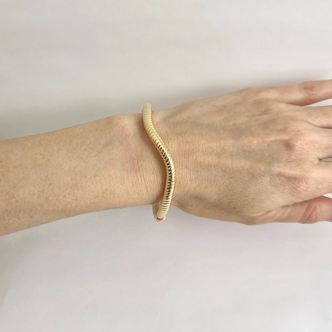 Vintage Italian Two-Tone Wavy Bangle Bracelet 14K Yellow Rose Gold, 8.64 Grams - 10
