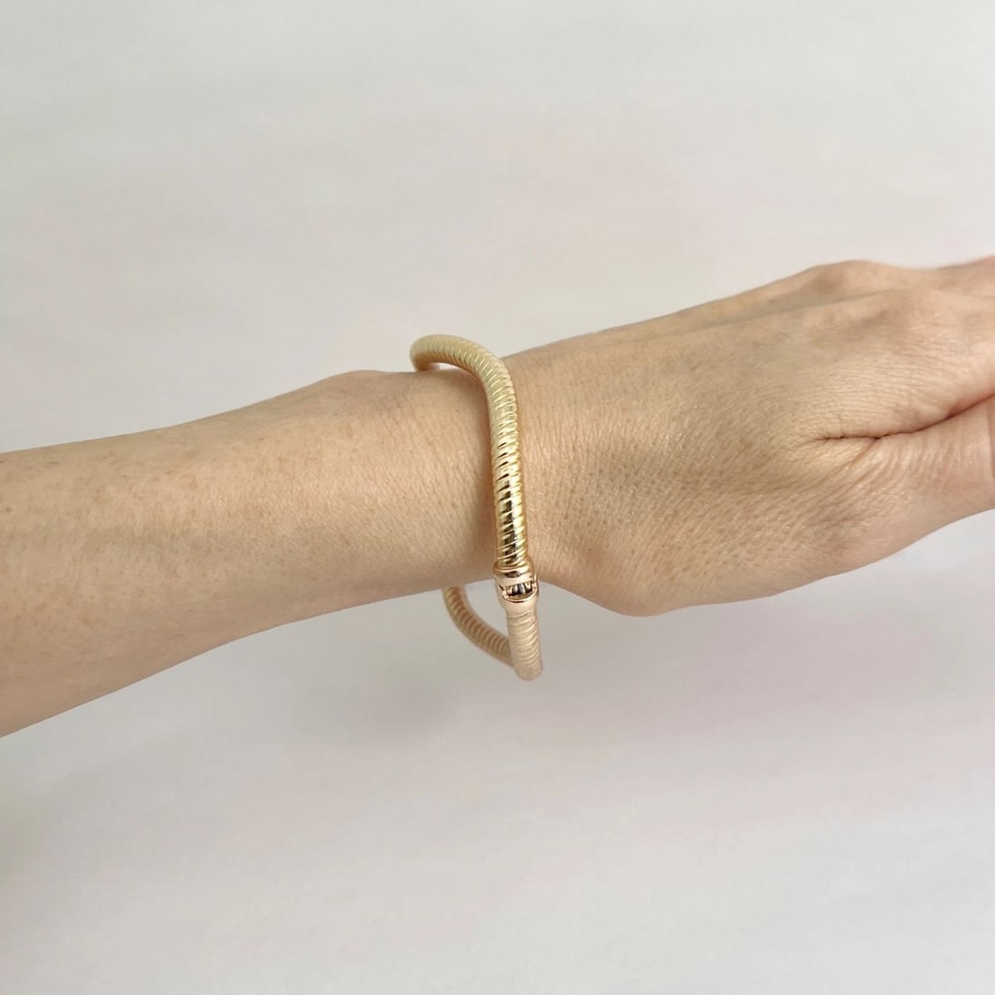 Vintage Italian Two-Tone Wavy Bangle Bracelet 14K Yellow Rose Gold, 8.64 Grams - 11