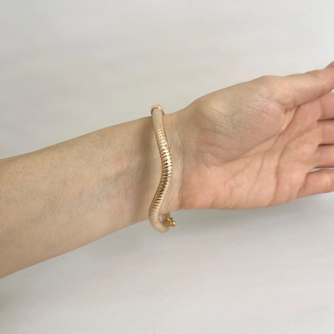 Vintage Italian Two-Tone Wavy Bangle Bracelet 14K Yellow Rose Gold, 8.64 Grams - 12