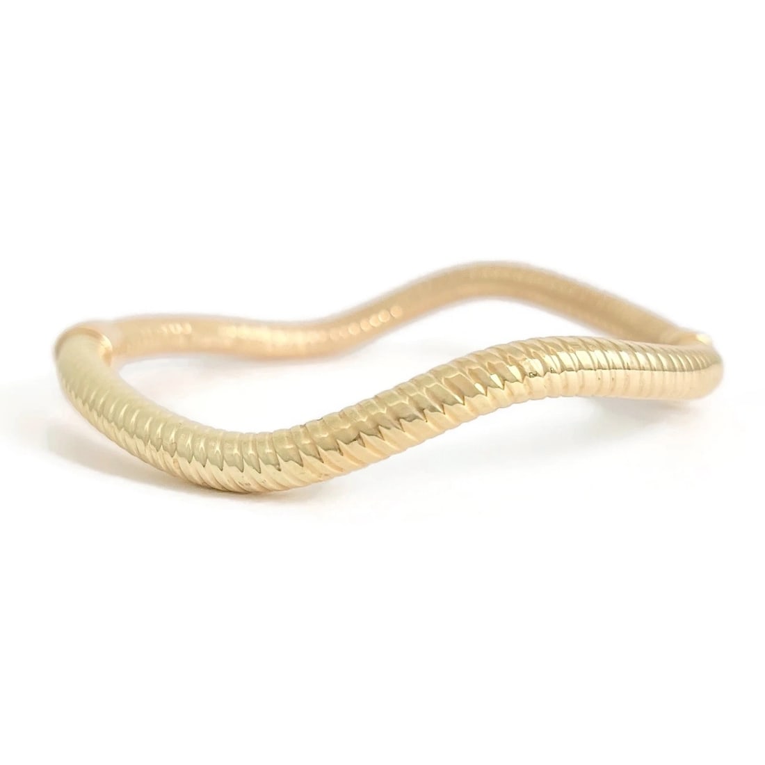 Vintage Italian Two-Tone Wavy Bangle Bracelet 14K Yellow Rose Gold, 8.64 Grams: Vintage Italian Two-Tone Wavy Bangle Bracelet 14K Yellow Rose Gold, 8.64 Grams This is such a beautiful and unique bracelet! Please let us know if you have any questions. Brand: Milor Circa: 1980's Me