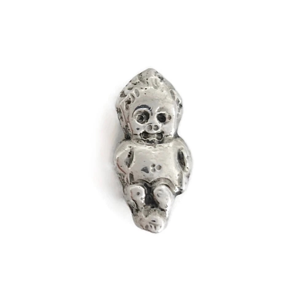 Vintage 1940's Baby Kewpie Doll Pin Brooch Sterling Silver, 1.93 Grams: Vintage 1940's Baby Kewpie Doll Pin Brooch Sterling Silver, 1.93 Grams This is a unique and lovely pin for men or women. Could be worn on a hat, lapel, scarf, or top. Please let us know if you have an