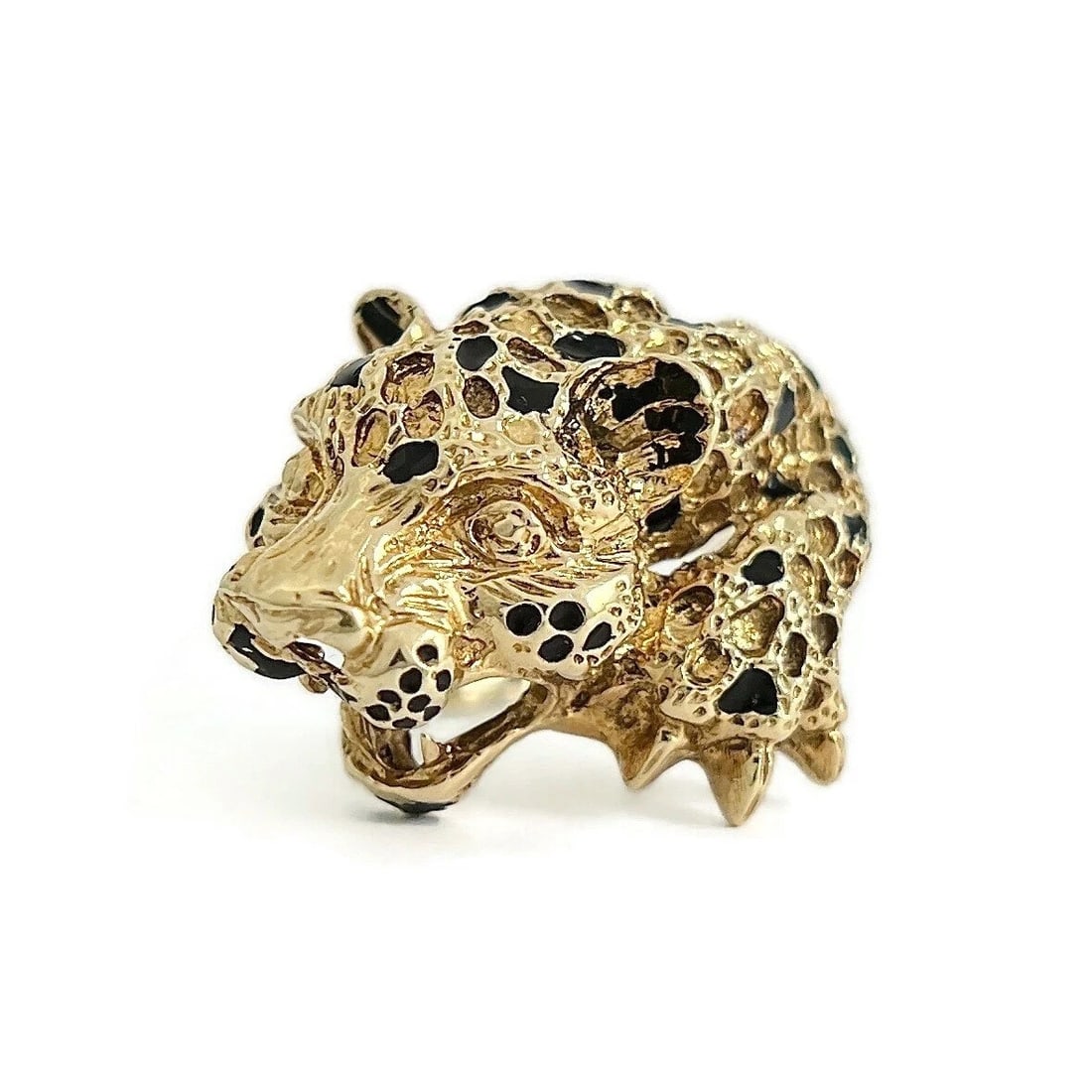 Vintage 1950's Black Enamel Leopard Cheetah Jaguar Ring 12K Yellow Gold 11.25 Gr: Vintage 1950's Black Enamel Leopard Cheetah Jaguar Ring 12K Yellow Gold 11.25 Gr This is such a unique ring! Please let us know if you have any questions. Circa: 1950's Enamel: black Metal: 12K yellow